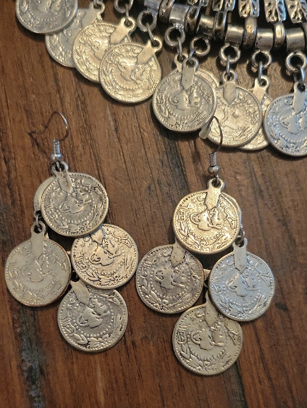 Vintage silver-toned coin bib necklace & matching Earrings - Picture 5 of 5